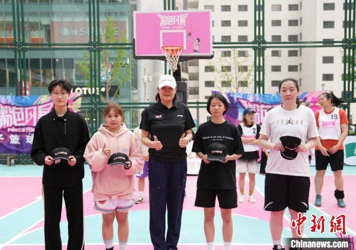 中国篮球公开赛·粉色风暴女子3v3联赛在京开赛，