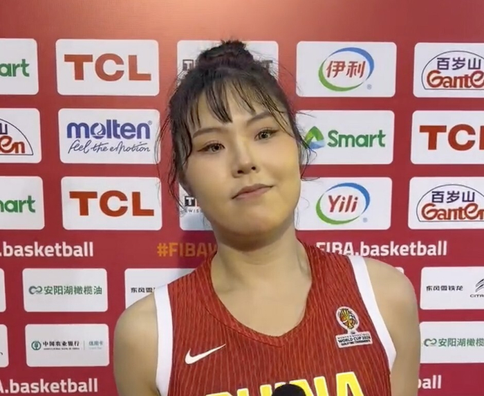中国女篮力克捷克挺进世界杯正赛 李月汝谈背靠