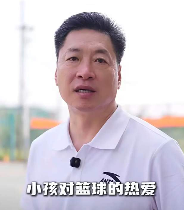 杜锋执教广东男篮战术争议引热议 李春江校园篮