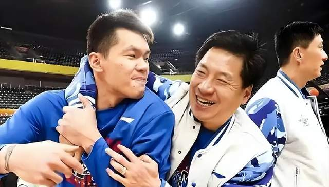 杜锋执教广东男篮战术争议引热议 李春江校园篮