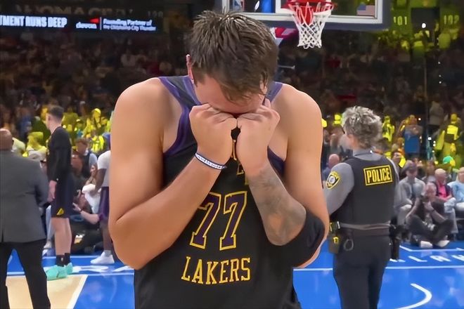 湖人惨败43分 东契奇重伤或赛季报销