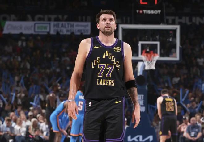 湖人惨败43分 东契奇重伤或赛季报销