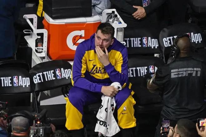 湖人惨败43分 东契奇重伤或赛季报销