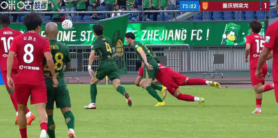 浙江外援米特里策中超冲突引争议 暴怒踹桶或遭