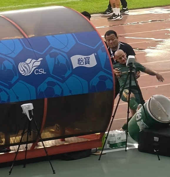 浙江外援米特里策中超冲突引争议 暴怒踹桶或遭