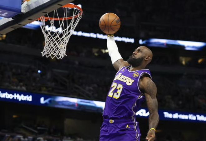 詹姆斯59场97次扣篮创历史纪录，湖人单核扛起西