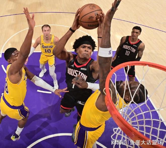 火箭客场惨败湖人 杜兰特缺席难挽颓势